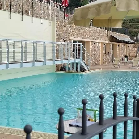 Incantevole Con Uso Piscina E *