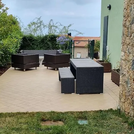 Incantevole Con Uso Piscina E Nyaraló *