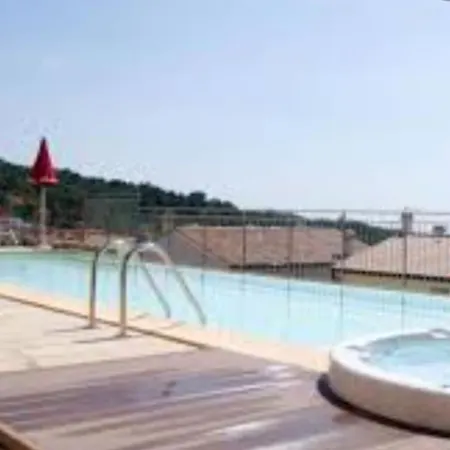 Incantevole Con Uso Piscina E Magliolo